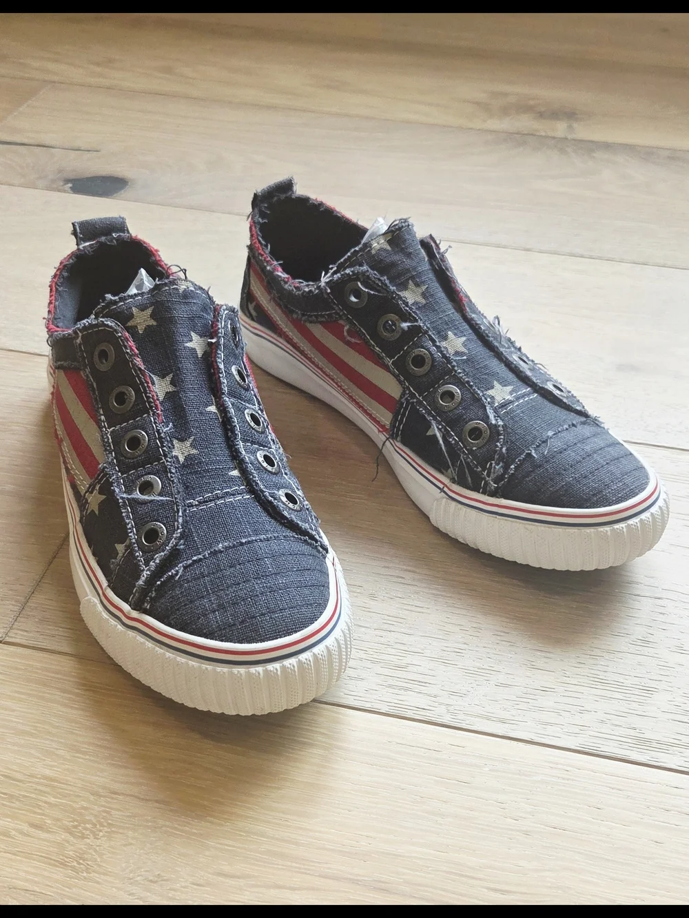 Casual Slip-On Stars & Stripes Canvas Sneakers - Women's Size 8.5 - Picture 2 of 8